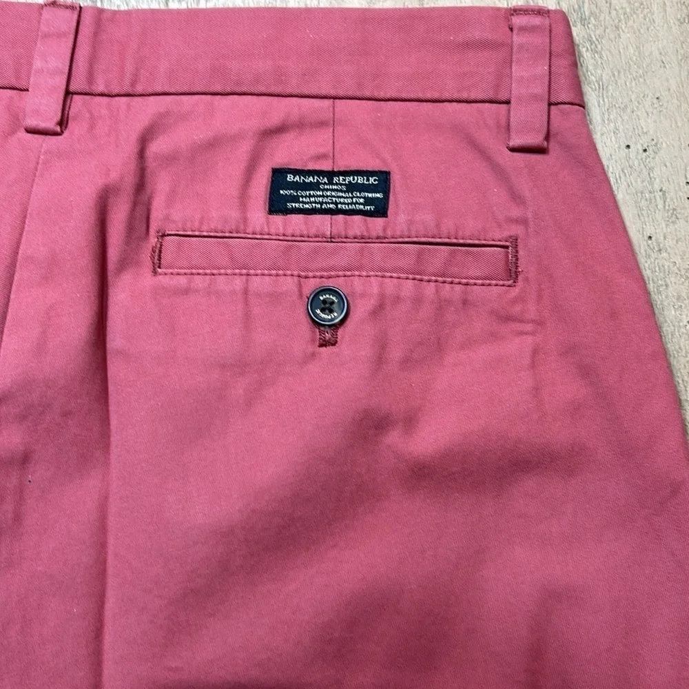 Banana Republic Emerson Chino.  Size 32x34, NWOT, perfect condition.